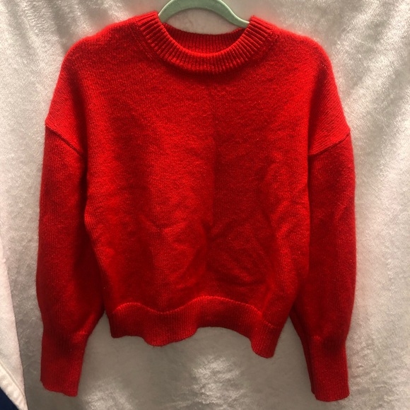 H&M Sweaters - Super cute H&M sweater!